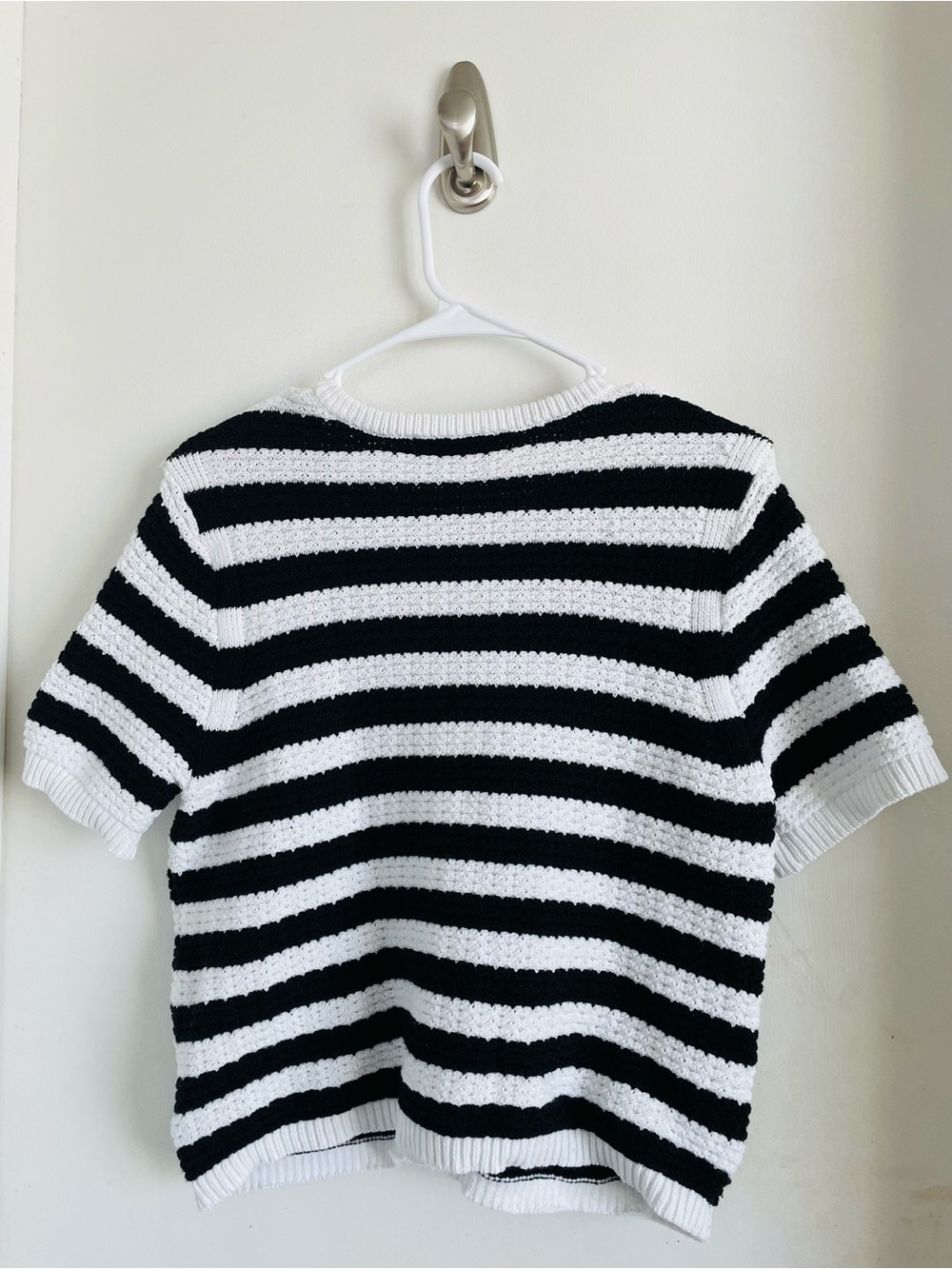 Striped Short-Sleeve Knit Cardigan - Black & White
63% cotton 
37%polyester - Picture 2 of 9
